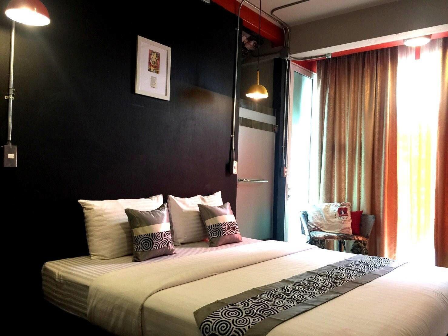 Silom Art Hostel Bangkok Bagian luar foto