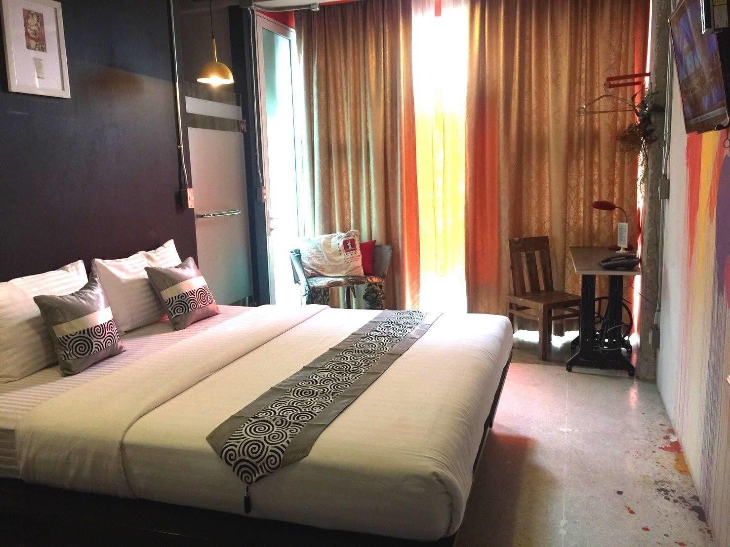 Silom Art Hostel Bangkok Bagian luar foto