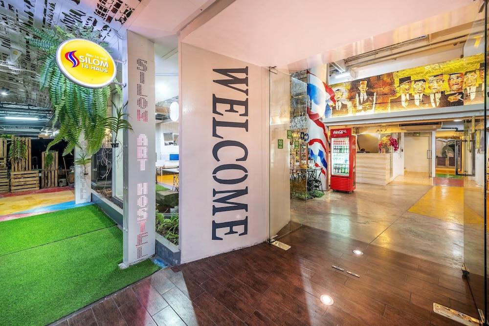 Silom Art Hostel Bangkok Bagian luar foto