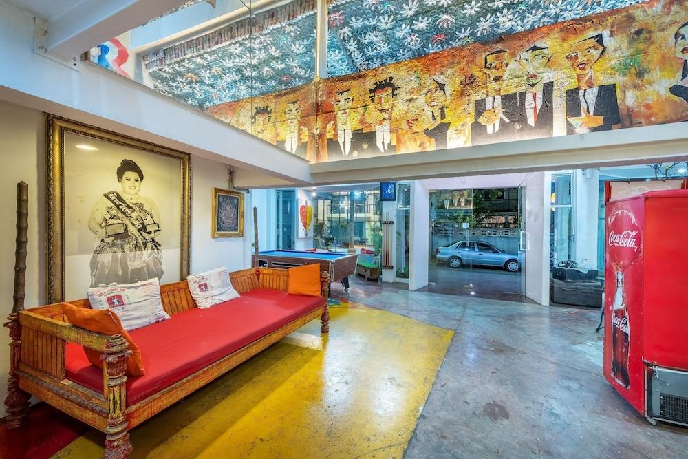 Silom Art Hostel Bangkok Bagian luar foto