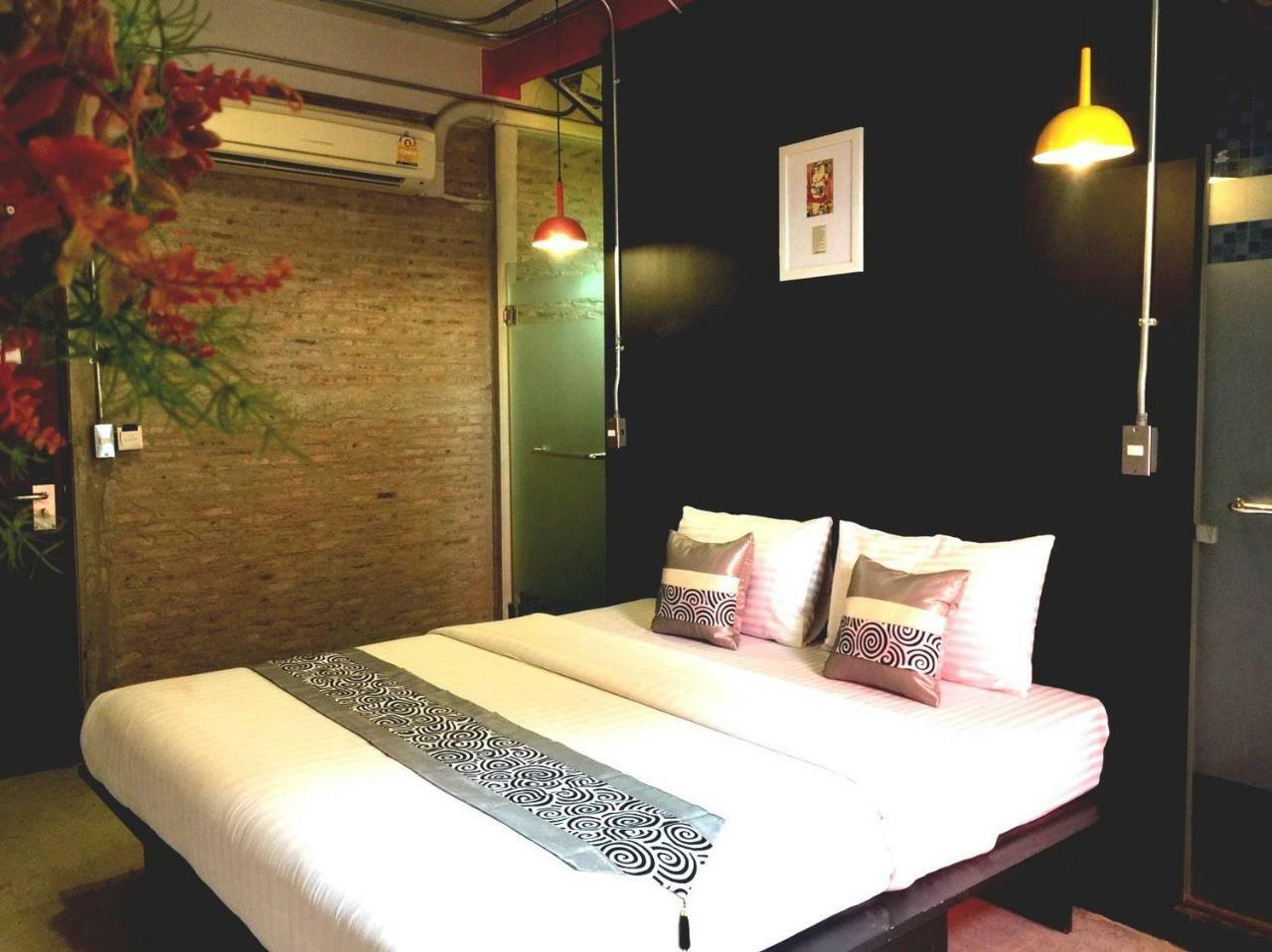Silom Art Hostel Bangkok Bagian luar foto