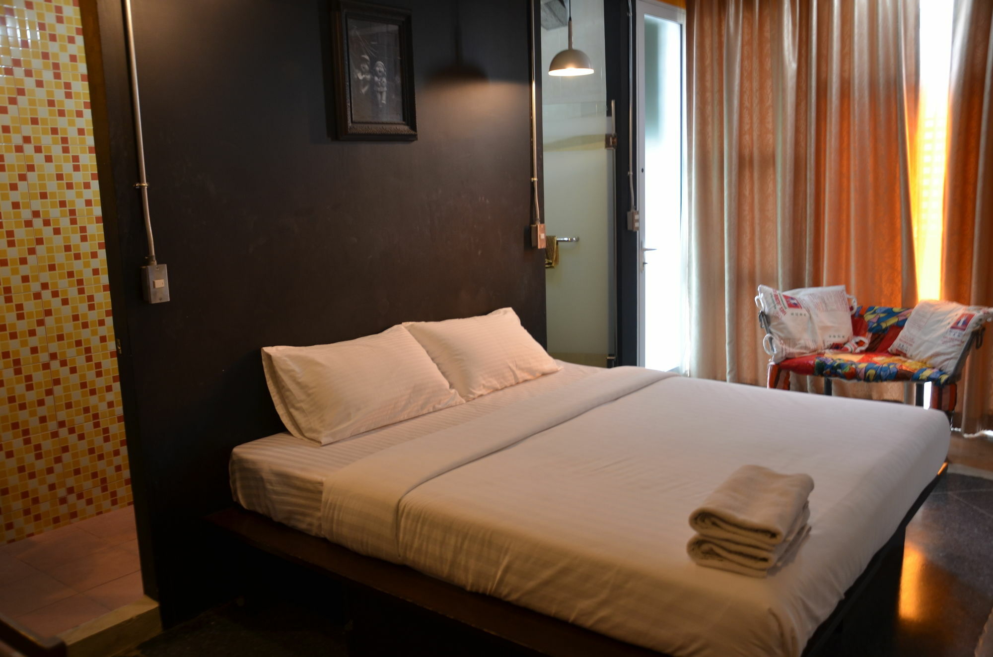 Silom Art Hostel Bangkok Bagian luar foto