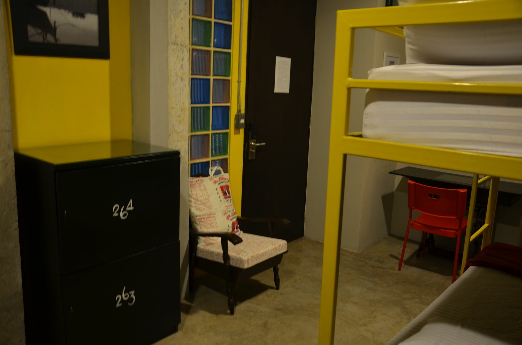 Silom Art Hostel Bangkok Bagian luar foto