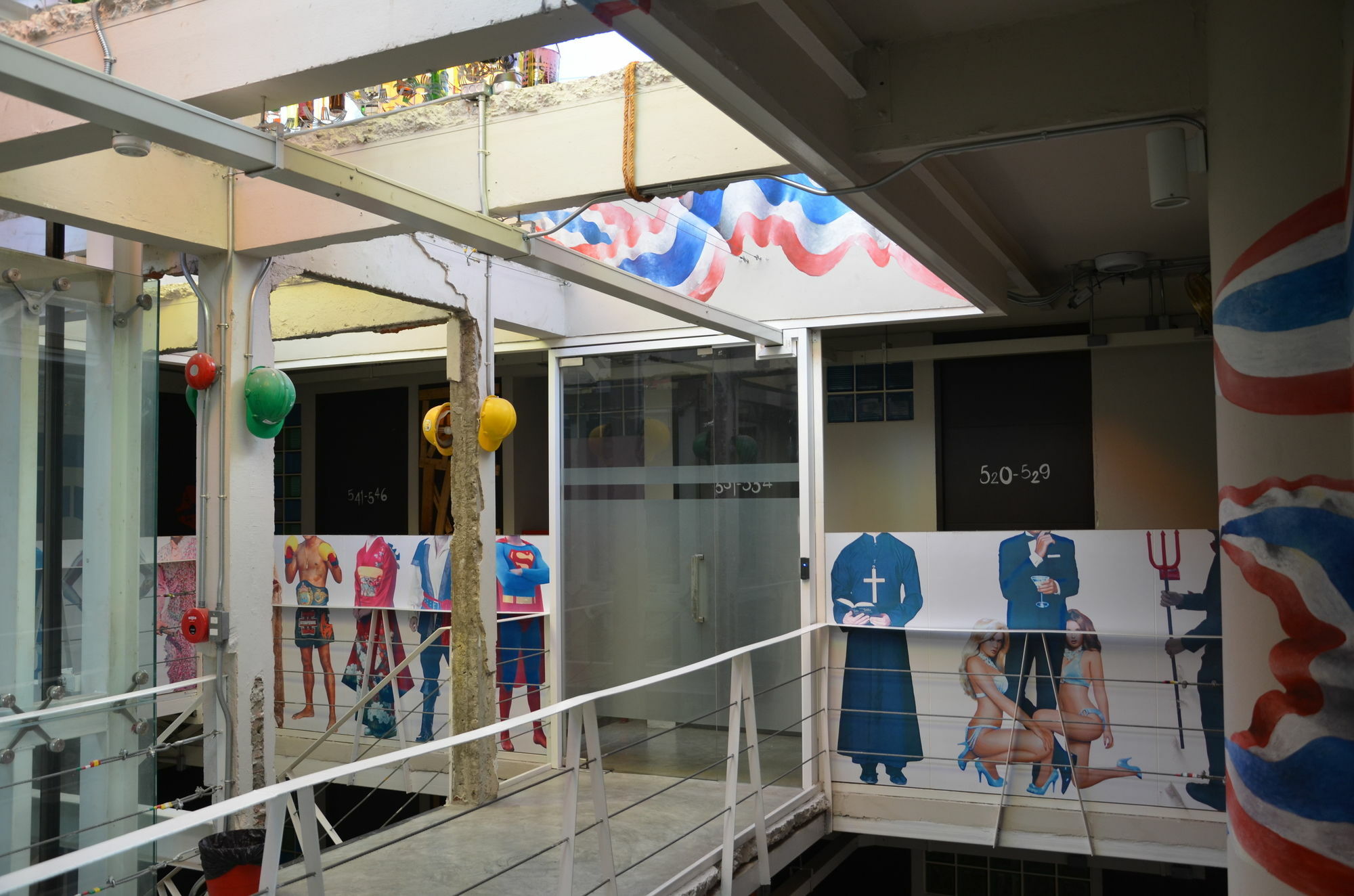 Silom Art Hostel Bangkok Bagian luar foto