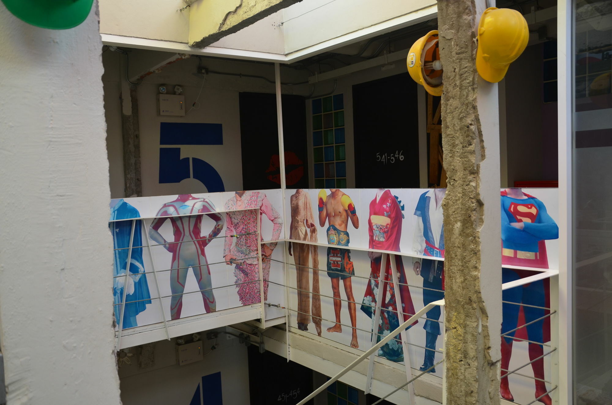Silom Art Hostel Bangkok Bagian luar foto
