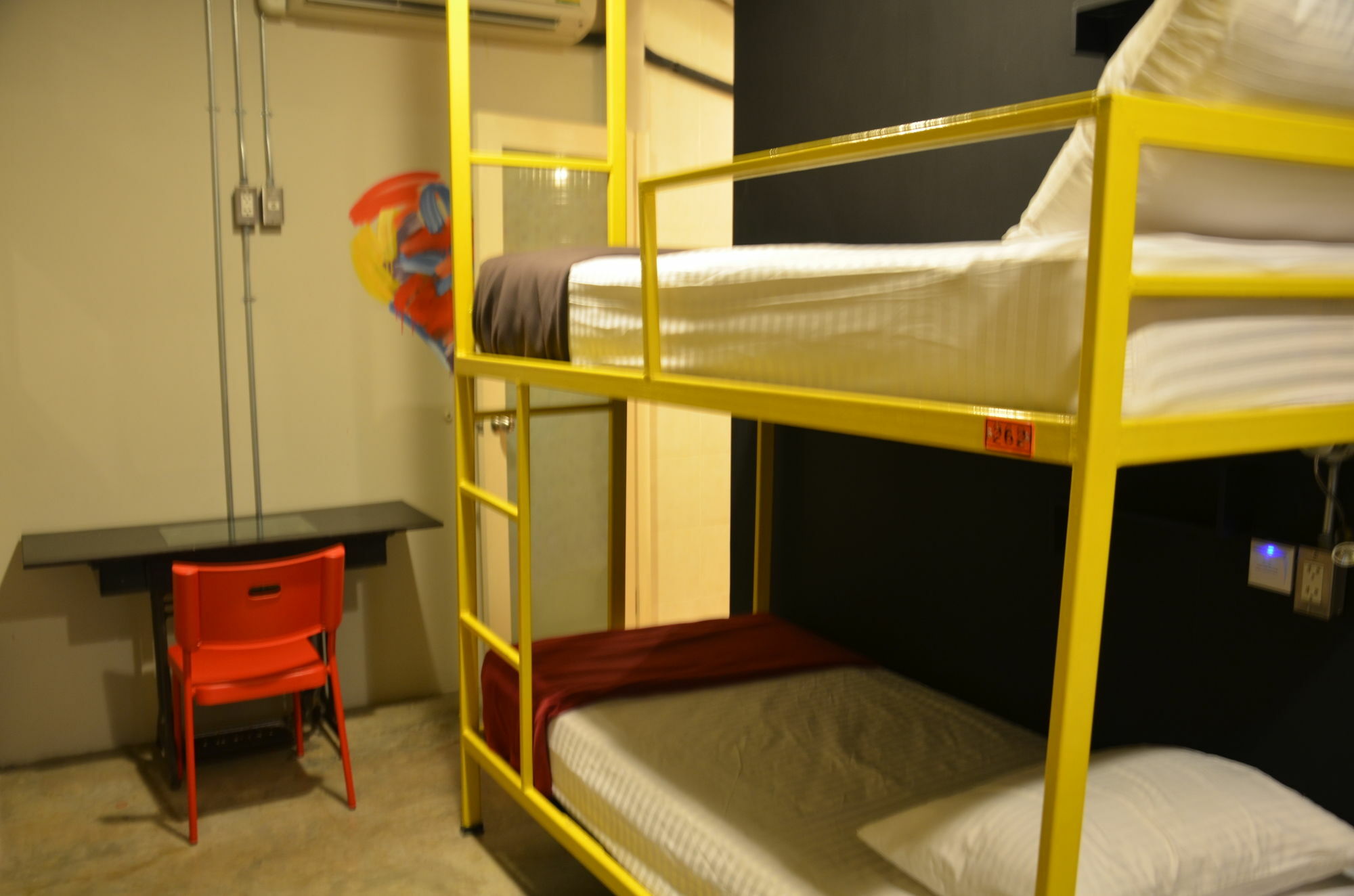 Silom Art Hostel Bangkok Bagian luar foto