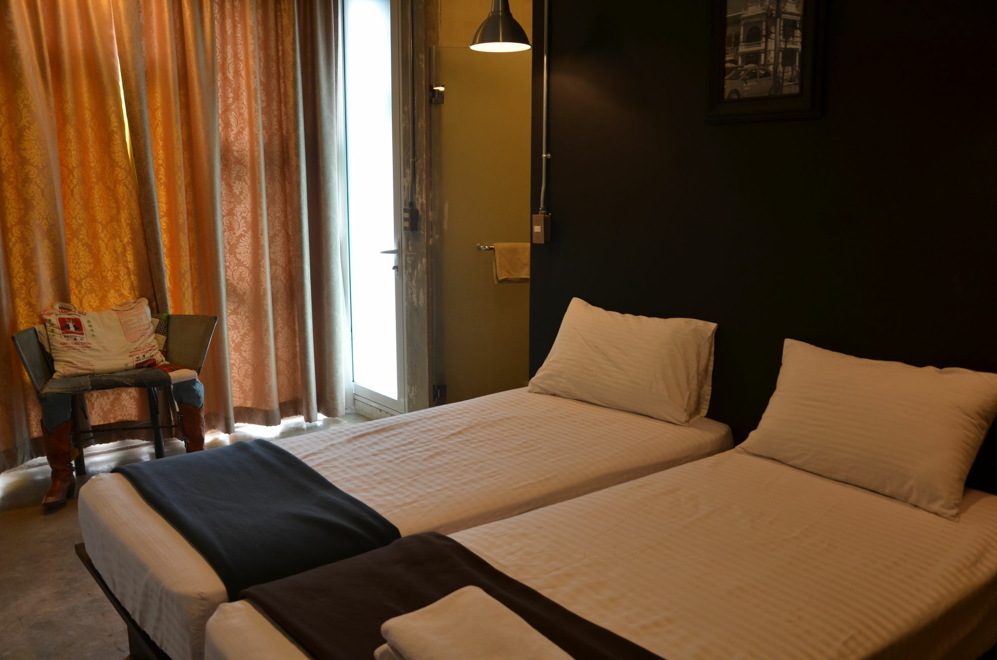 Silom Art Hostel Bangkok Bagian luar foto