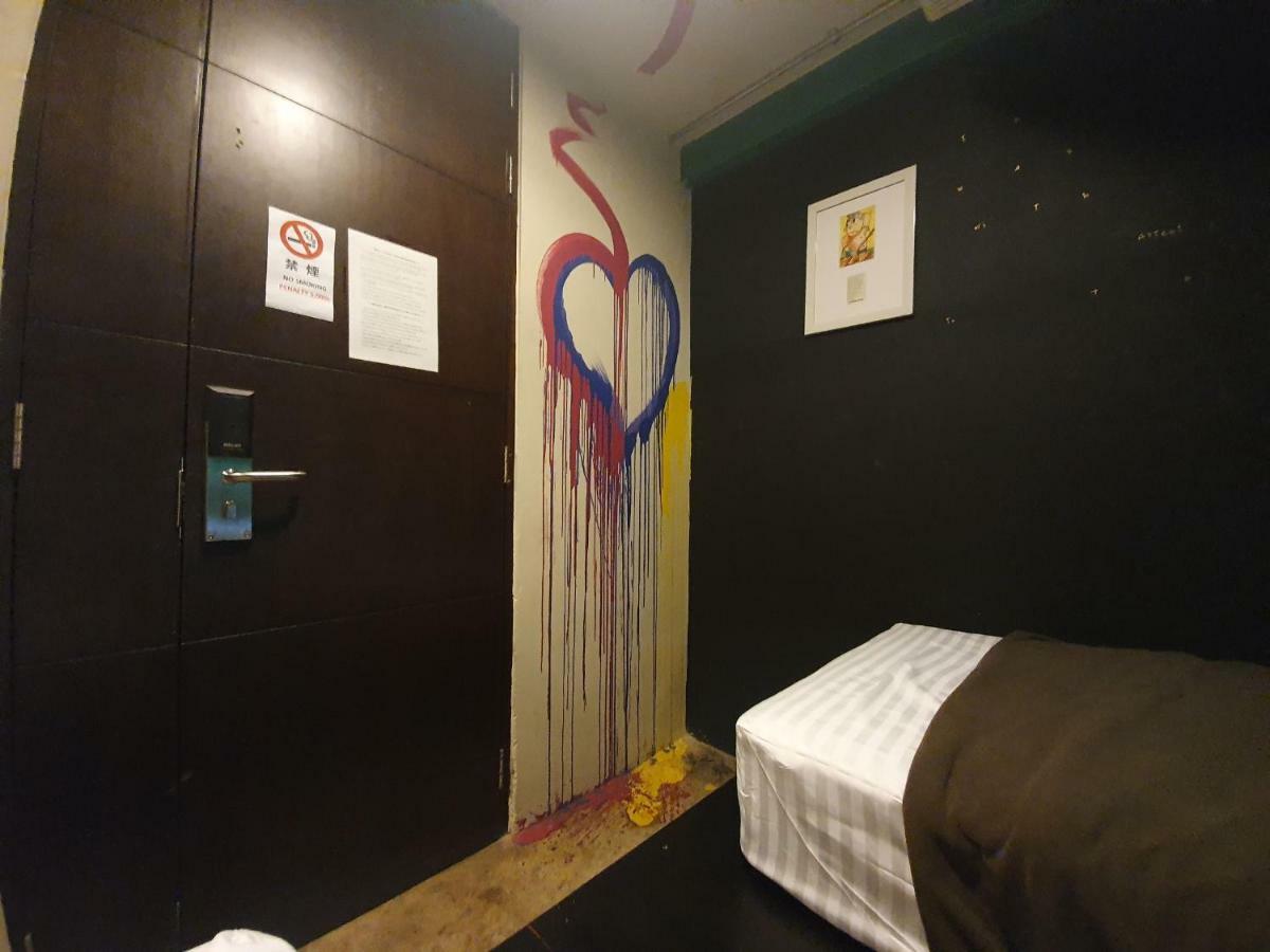 Silom Art Hostel Bangkok Bagian luar foto