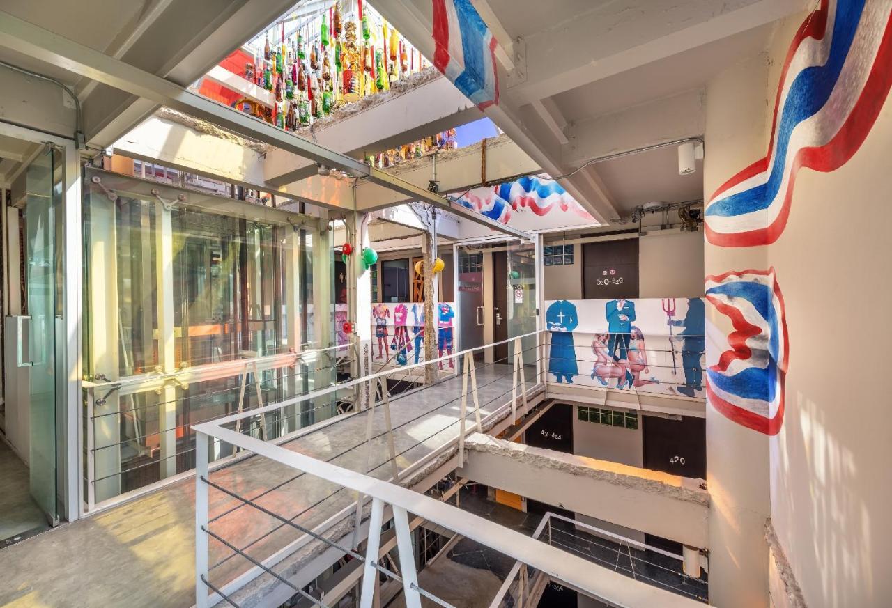 Silom Art Hostel Bangkok Bagian luar foto
