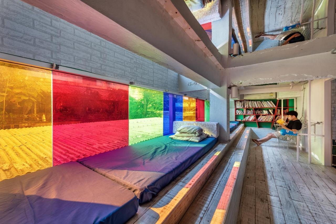 Silom Art Hostel Bangkok Bagian luar foto