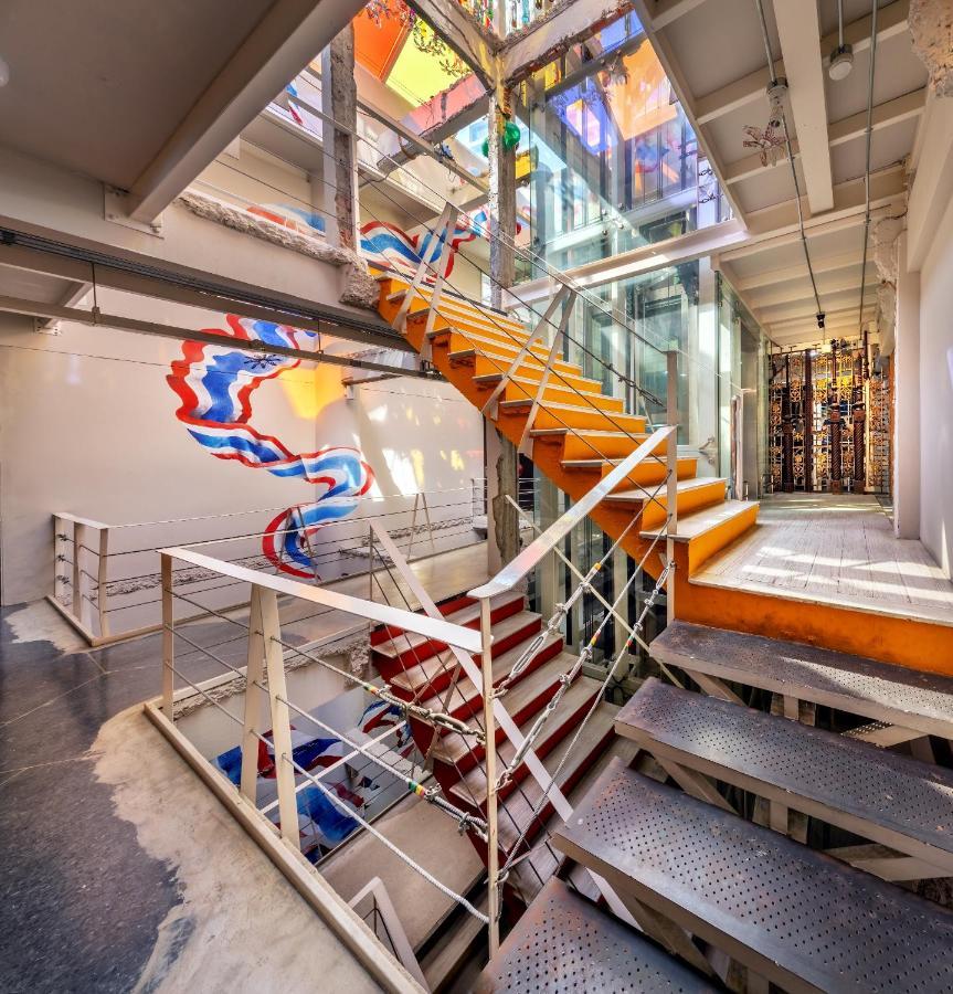 Silom Art Hostel Bangkok Bagian luar foto